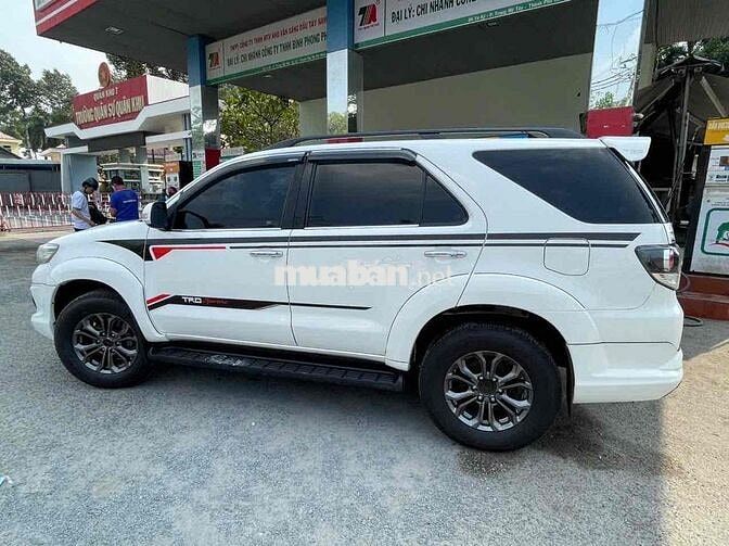 Toyota Fortuner 2016 VIP TRD Trắng