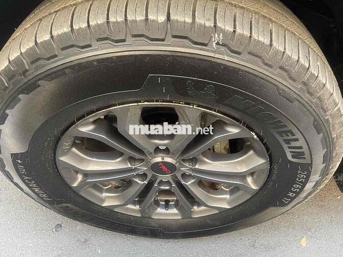 Toyota Fortuner 2016 VIP TRD Trắng