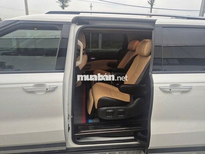 Kia Carnival Signature 2023 2.2D Trắng