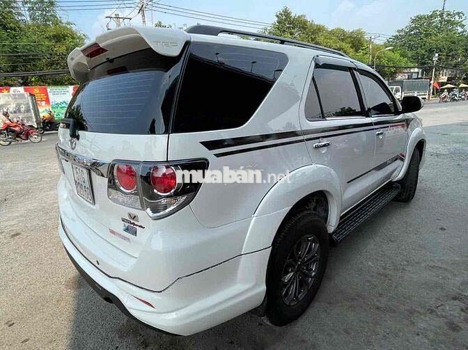 Toyota Fortuner 2016 VIP TRD Trắng