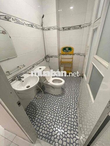 Nhà Hẻm 5M Thạch Lam.DT:4 X 14m Trêt 2lau ST.4PN 4WC Nôi thât cơ bản