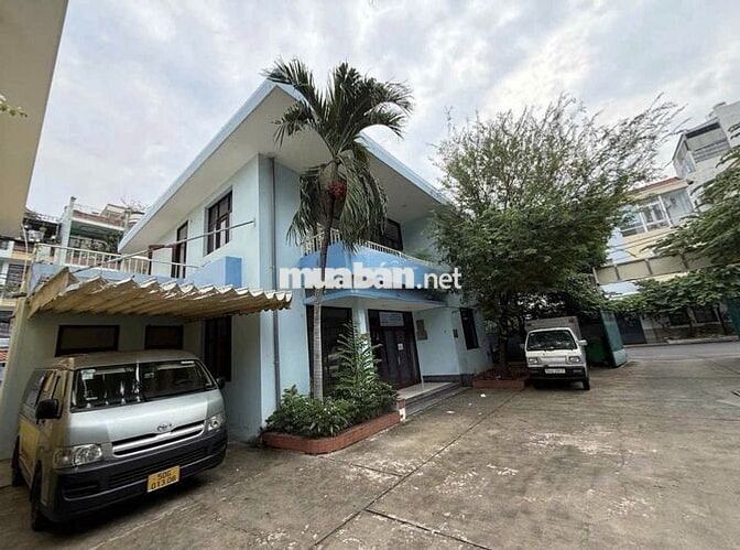 HÀNG ĐỘC BẢN: CHO THUÊ NHÀ HXH TRẦN QUỐC HOÀN – SÂN VƯỜN KHỦNG 400M²!