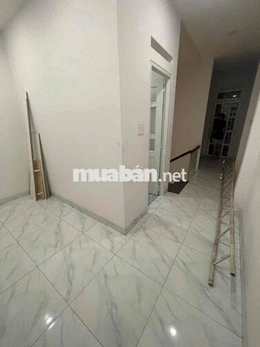 Nhà Hẻm 5M Thạch Lam.DT:4 X 14m Trêt 2lau ST.4PN 4WC Nôi thât cơ bản