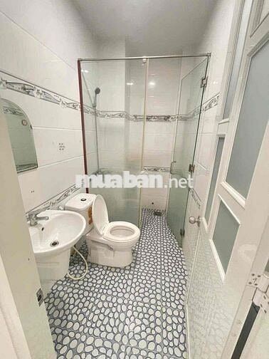 Nhà Hẻm 5M Thạch Lam.DT:4 X 14m Trêt 2lau ST.4PN 4WC Nôi thât cơ bản