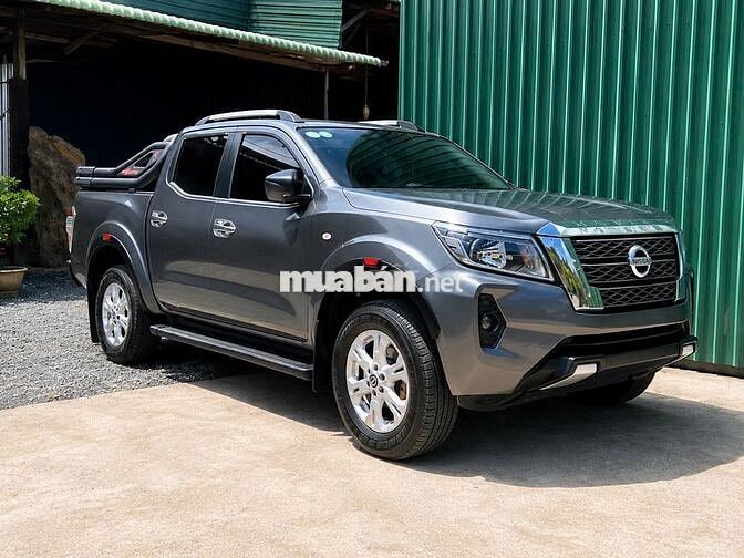 Nissan Navara 2024 Xám