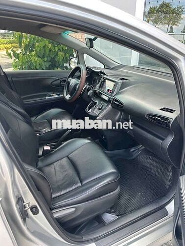 Toyota Wish 2011 Bạc