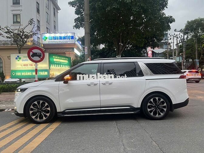 Kia Carnival 2023 Premium 2.2D 8S 8000 km