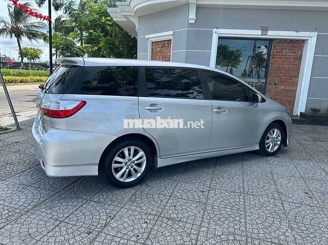 Toyota Wish 2011 Bạc