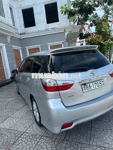Toyota Wish 2011 Bạc