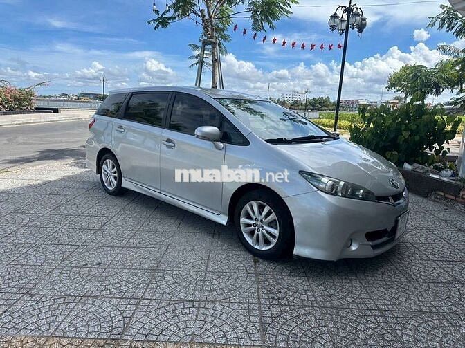 Toyota Wish 2011 Bạc