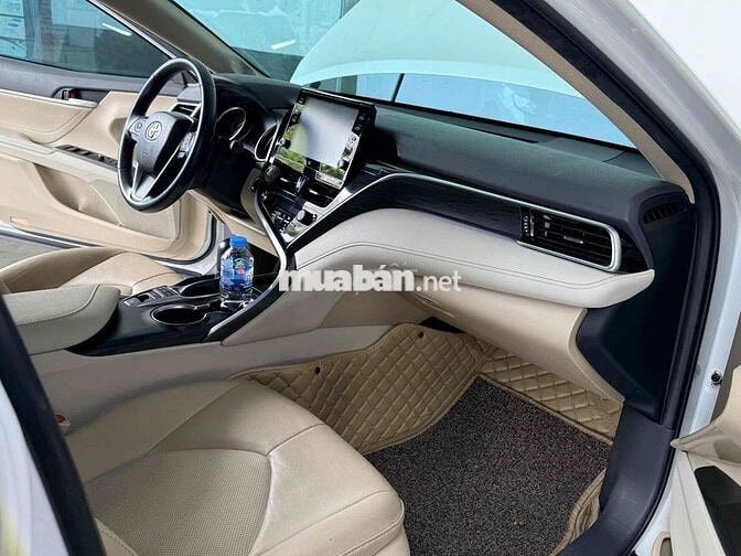 Toyota Camry 2.0 Q Trắng