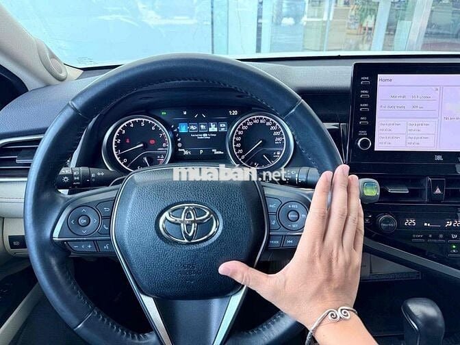 Toyota Camry 2.0 Q Trắng