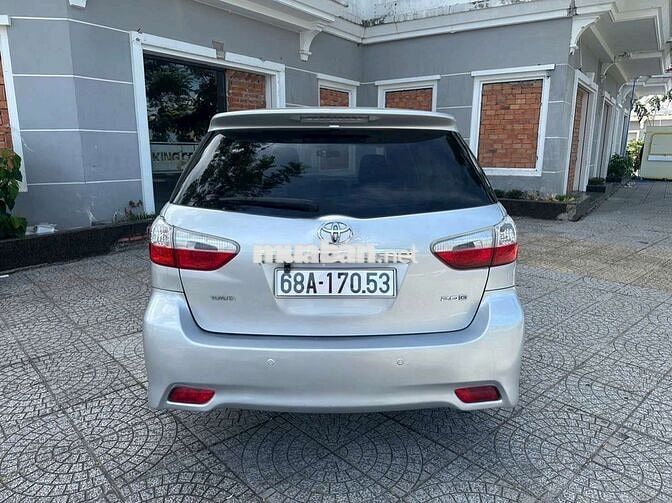 Toyota Wish 2011 Bạc