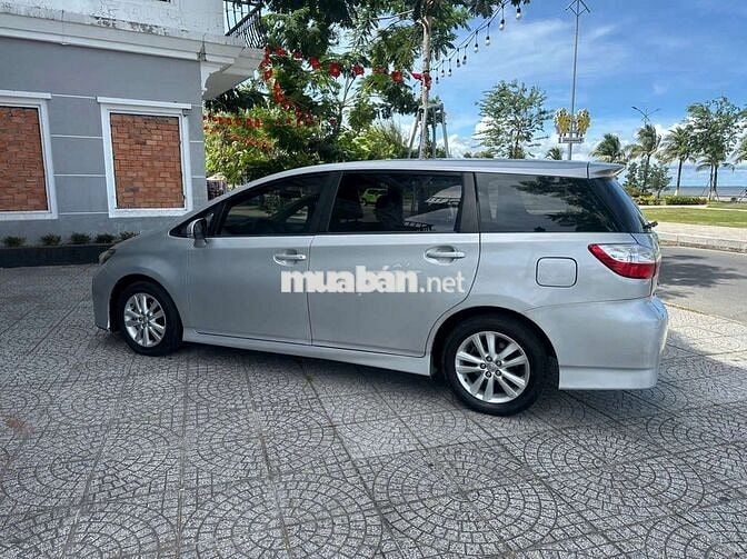 Toyota Wish 2011 Bạc