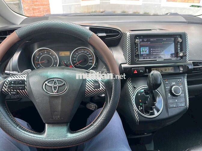 Toyota Wish 2011 Bạc