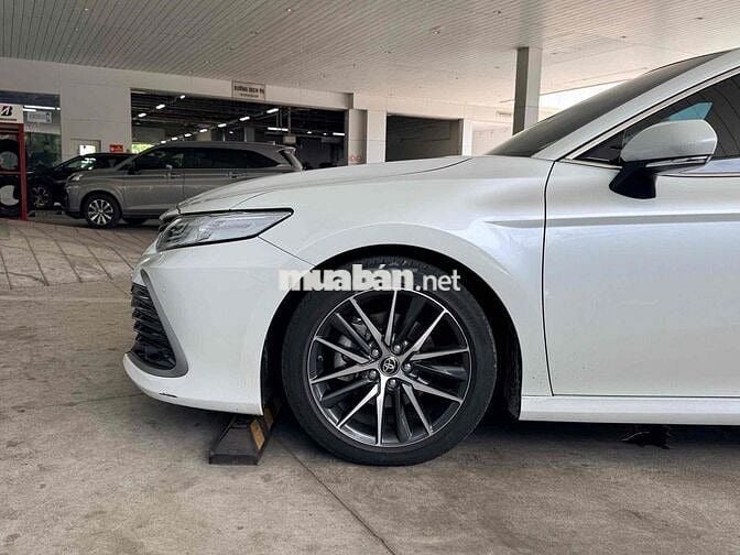 Toyota Camry 2.0 Q Trắng
