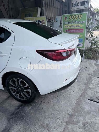 Mazda 2 Trắng 5 chỗ Số tự động