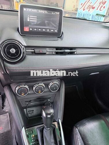 Mazda 2 Trắng 5 chỗ Số tự động