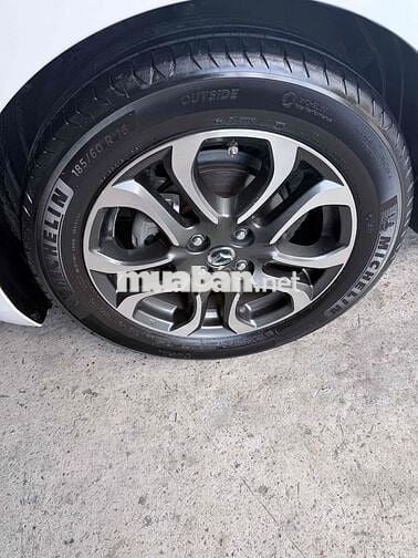 Mazda 2 Trắng 5 chỗ Số tự động