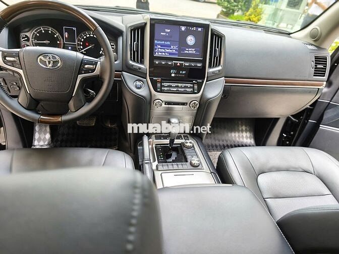 Toyota Land Cruiser LC200 2019 4.6V8 Tên Cty Xeđẹp