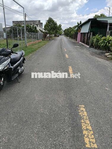 Đất mặt tiền đường nhựa Phước Toàn.