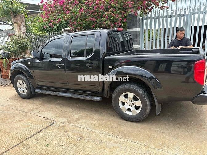 Nissan Navara 2013 std 2 cầu