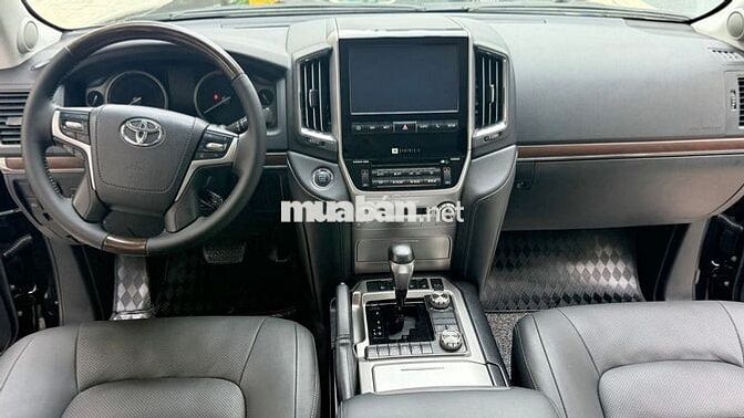 Land Cruiser 4.6 V8-2019, 1 chủ xuất hoá đơn VAT.
