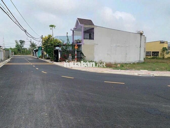 Cần bán gấp lô đất đường nhựa . Thị trấn củ chi 101,7 m2 giá 650 triệu