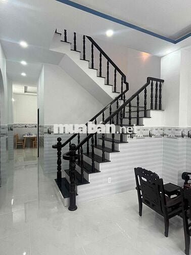 BÁN NHÀ PHỐ MỚI ĐẸP - NGÃ 3 TÂN KIM