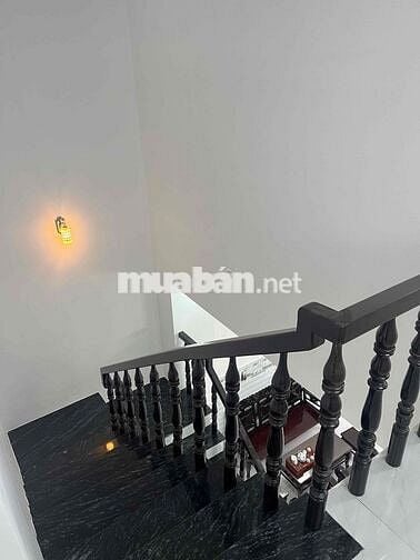 BÁN NHÀ PHỐ MỚI ĐẸP - NGÃ 3 TÂN KIM