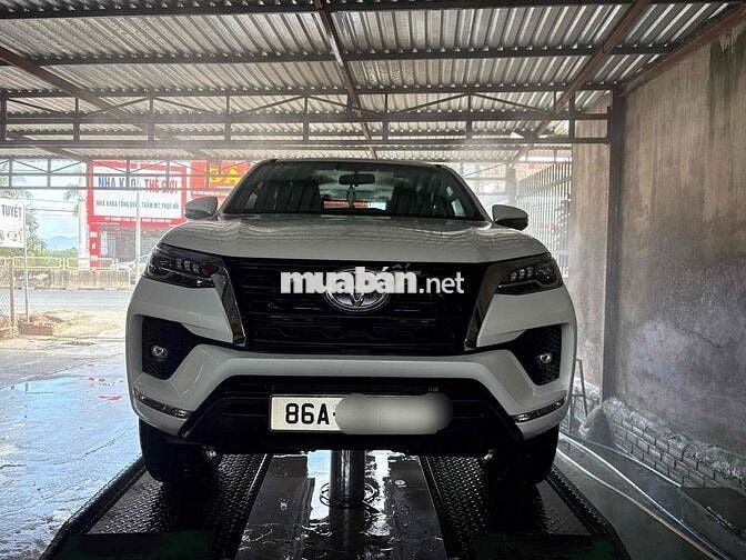 Fortuner Dầu  2024 AT 27264 km zin bao test.