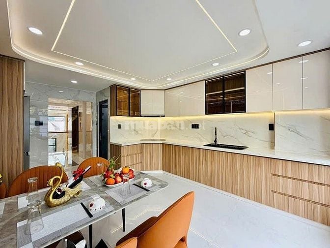 Nhỉnh 13 tỷ có nhà 6 lầu đẹp ngang 4.3m 73m2 hẻm 183 Nguyễn Văn Khối.