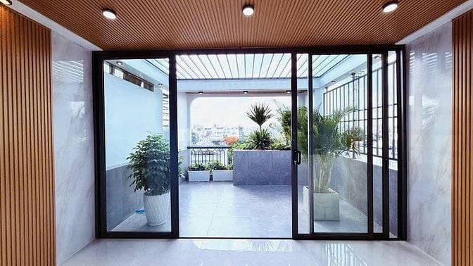 Nhỉnh 13 tỷ có nhà 6 lầu đẹp ngang 4.3m 73m2 hẻm 183 Nguyễn Văn Khối.