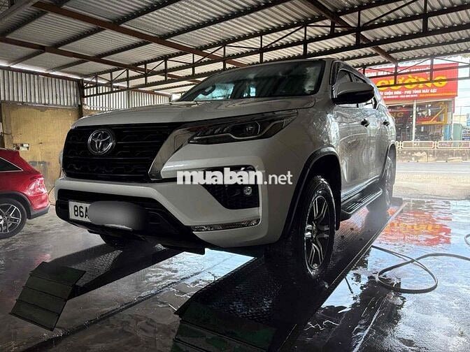 Fortuner Dầu  2024 AT 27264 km zin bao test.