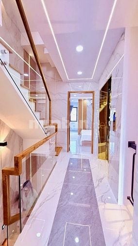 Nhỉnh 13 tỷ có nhà 6 lầu đẹp ngang 4.3m 73m2 hẻm 183 Nguyễn Văn Khối.