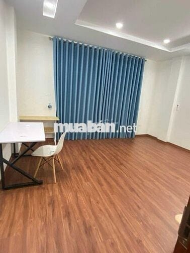 Nhà mặt đường  Hoàng Quốc Việt - Dt 45m2 x 5 tầng thông, mặt tiền 4m
