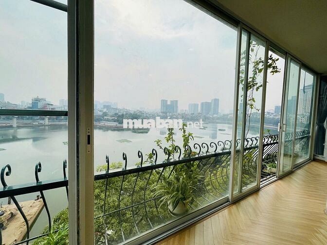 Cho thuê văn phòng Hoàng Cầu 120m2 22tr view hồ chia sẵn 3 phòng
