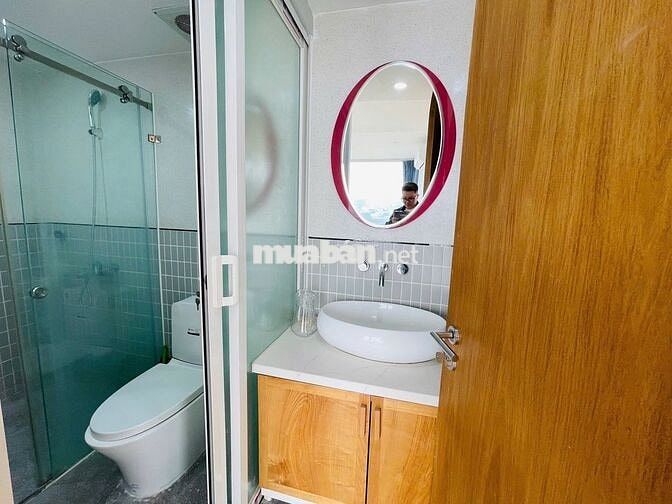 Cho thuê văn phòng Hoàng Cầu 120m2 22tr view hồ chia sẵn 3 phòng