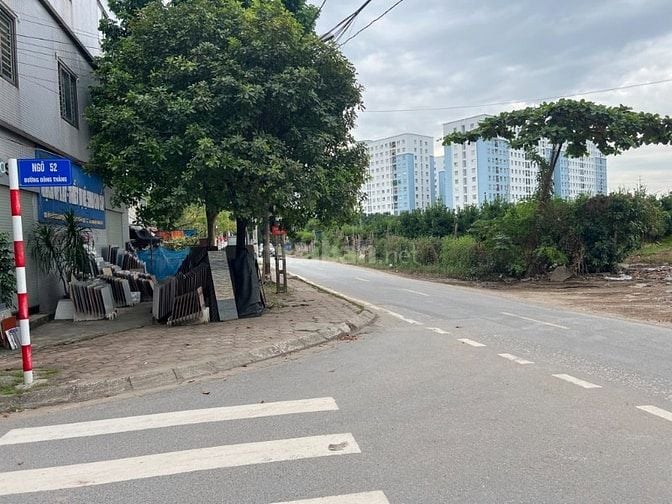 ĐẤT ĐÔNG NGẠC- PHÂN LÔ VỈA HÈ Ô TÔ TRÁNH TRƯỚC NHÀ- GẦN TRƯỜNG HỌC, CH