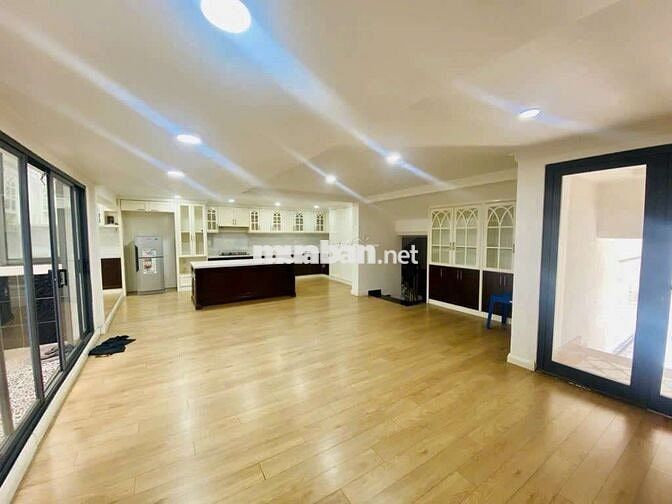 Cho thuê biệt thự góc 2 mặt tiền đường nội khu Tên Lửa 