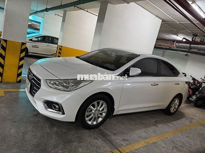 Hyundai Accent Trắng 5 chỗ