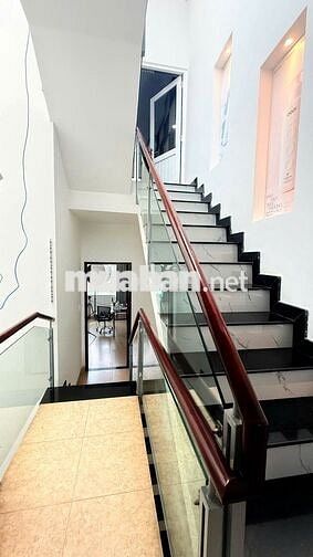 Văn phòng cho thuê 4 tầng nằm ở Tân Phong, Quận 7 giá 16,8 tỷ