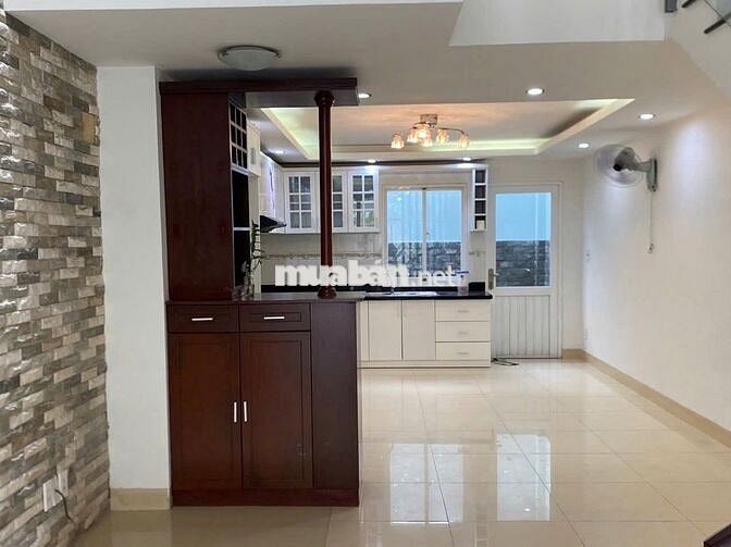 Văn phòng cho thuê 4 tầng nằm ở Tân Phong, Quận 7 giá 16,8 tỷ