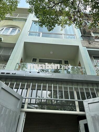 Văn phòng cho thuê 4 tầng nằm ở Tân Phong, Quận 7 giá 16,8 tỷ