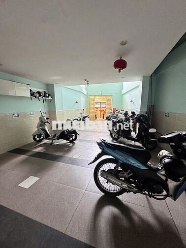 BÁN NHÀ MẶT TIỀN P4 LÀM CHDV 14pn 15wc CÓ THANG MÁY FULL PHÒNG
