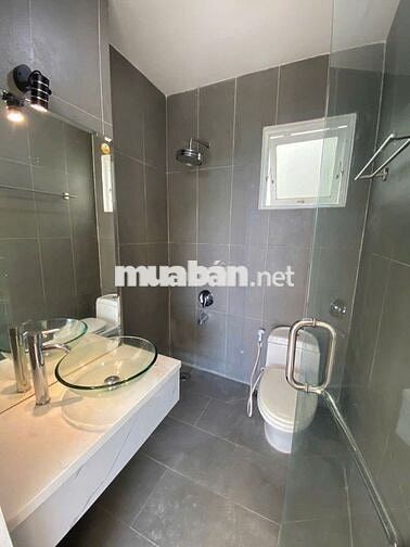 Văn phòng cho thuê 4 tầng nằm ở Tân Phong, Quận 7 giá 16,8 tỷ