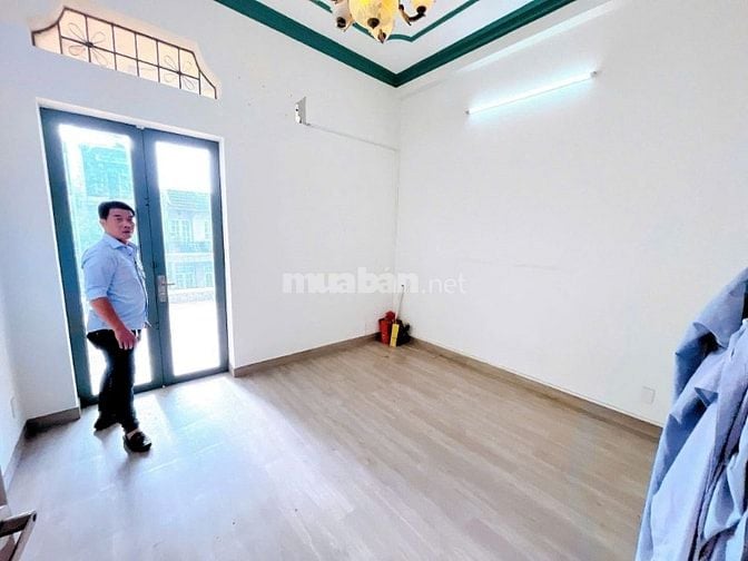 MTKD gần chợ và đường Tân Hương. DT: 4X22.5m. 4 tầng. Giá 11.5tTL