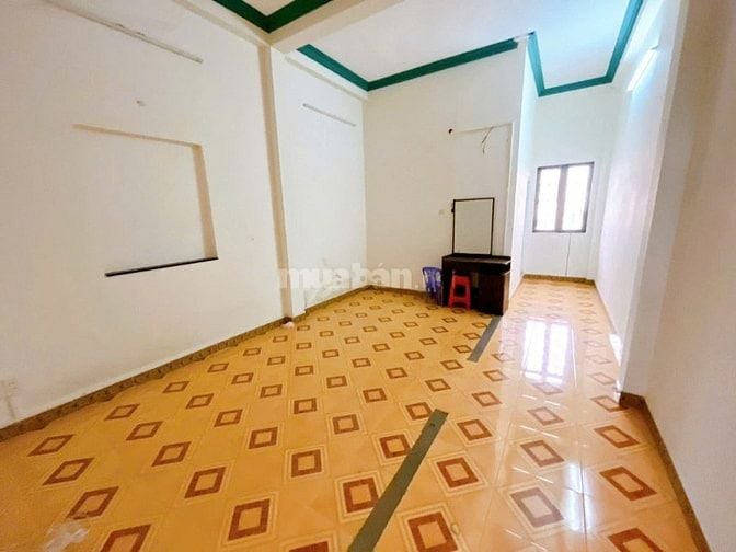 MTKD gần chợ và đường Tân Hương. DT: 4X22.5m. 4 tầng. Giá 11.5tTL