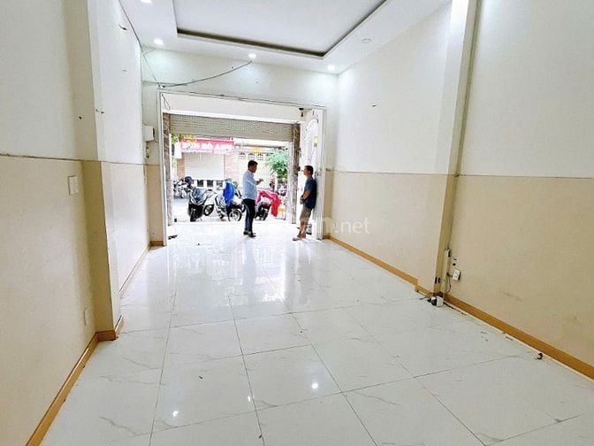MTKD gần chợ và đường Tân Hương. DT: 4X22.5m. 4 tầng. Giá 11.5tTL