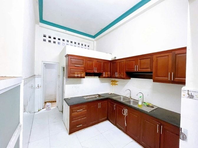 MTKD gần chợ và đường Tân Hương. DT: 4X22.5m. 4 tầng. Giá 11.5tTL